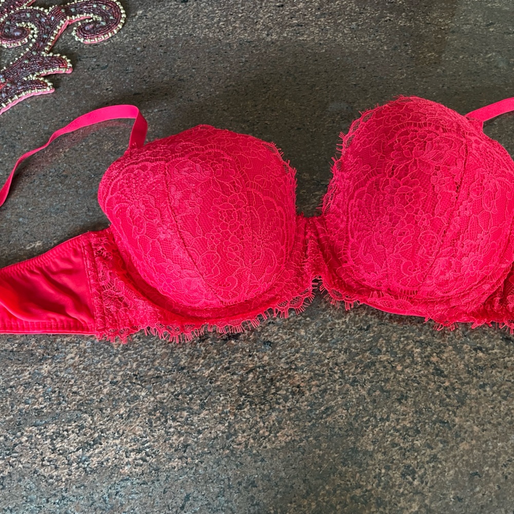 Victoria’s Secret bra. Never worn. 36D.